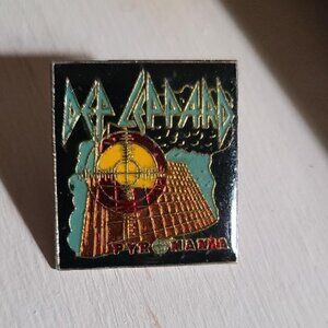 🎵 Def Leppard Pyromania Vintage 1983 Lapel Pin - Rock Music Concert Album Tour